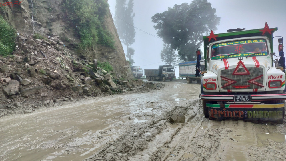 धुलिखेल–खावा सडक : आज र भोलि मालवाहक गाडी सञ्चालनमा रोक