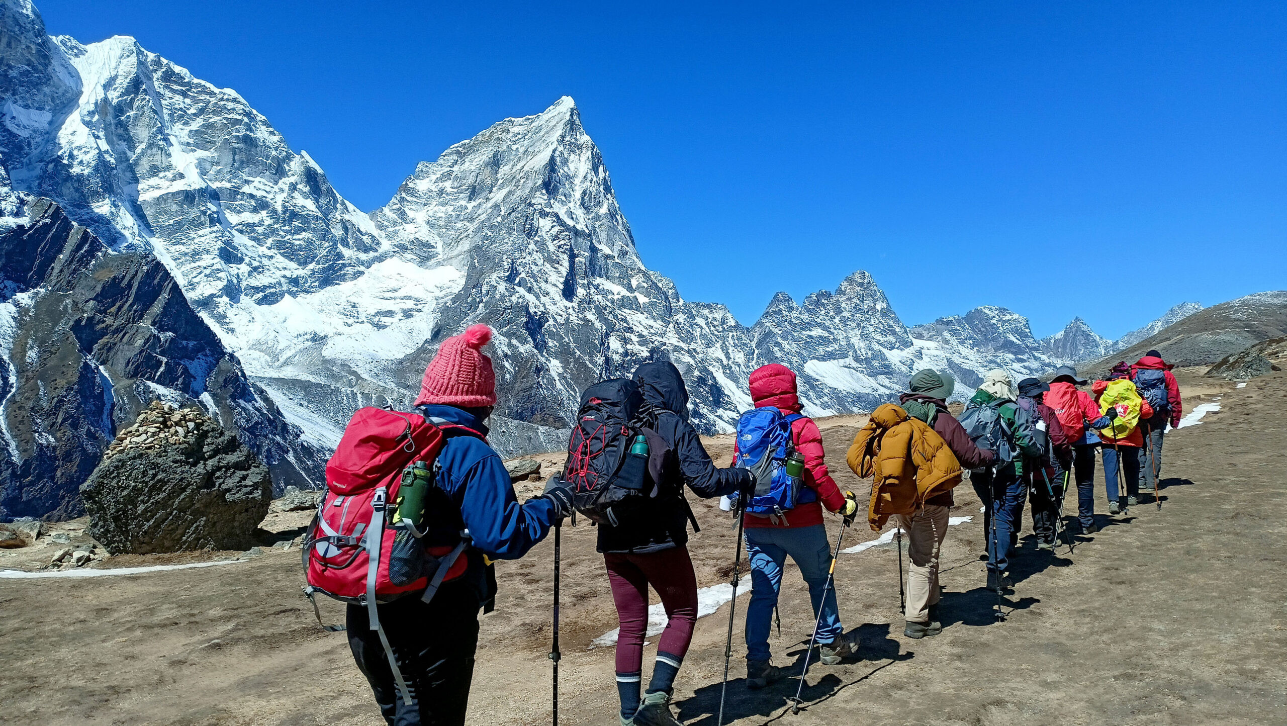 सोलुखुम्बुमा पर्यटक खचाखच, लुक्लामा एकै दिन दुई सय उडान