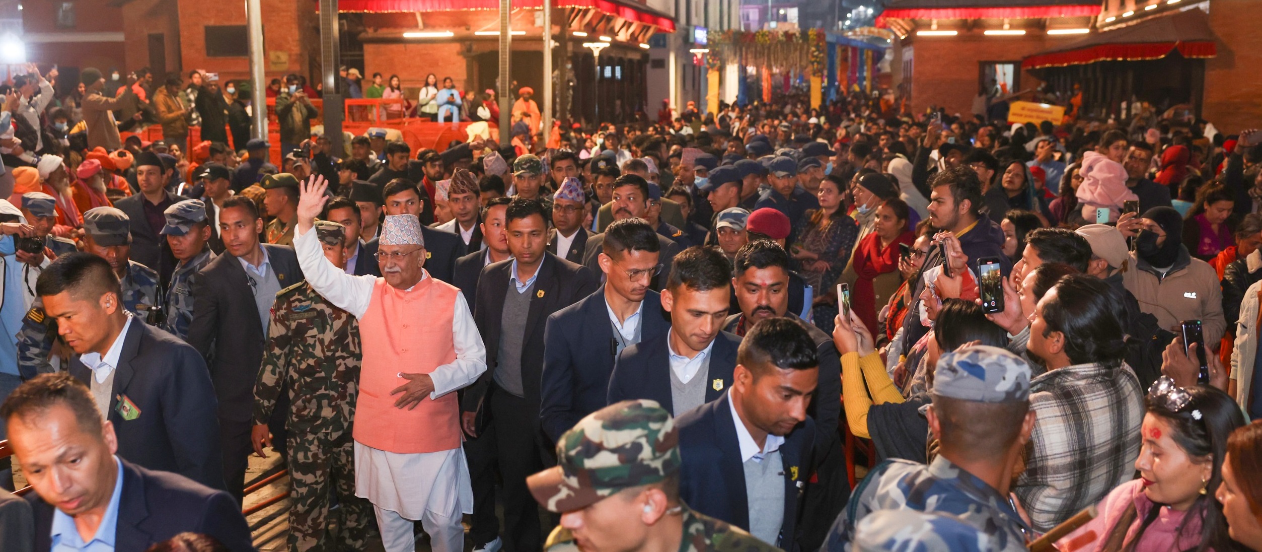 महाशिवरात्रिको पूर्वसन्ध्यामा प्रधानमन्त्री ओली पशुपतिमा