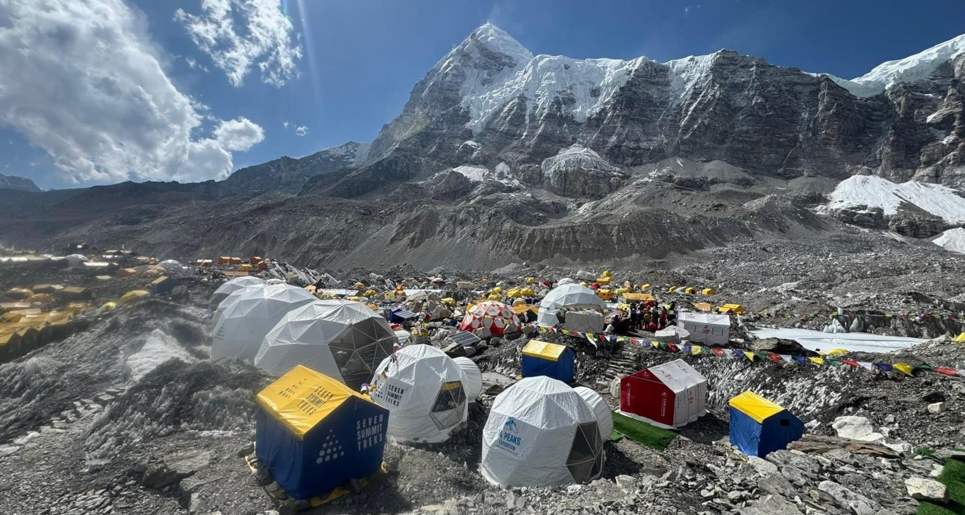 आरोहीको भीडले गुलजार छ सगरमाथा आधारशिविर