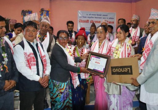 उत्कृष्ट अङ्क ल्याउने विद्यार्थीलाई गणतन्त्र दिवसको अवसरमा ल्यापटप उपहार