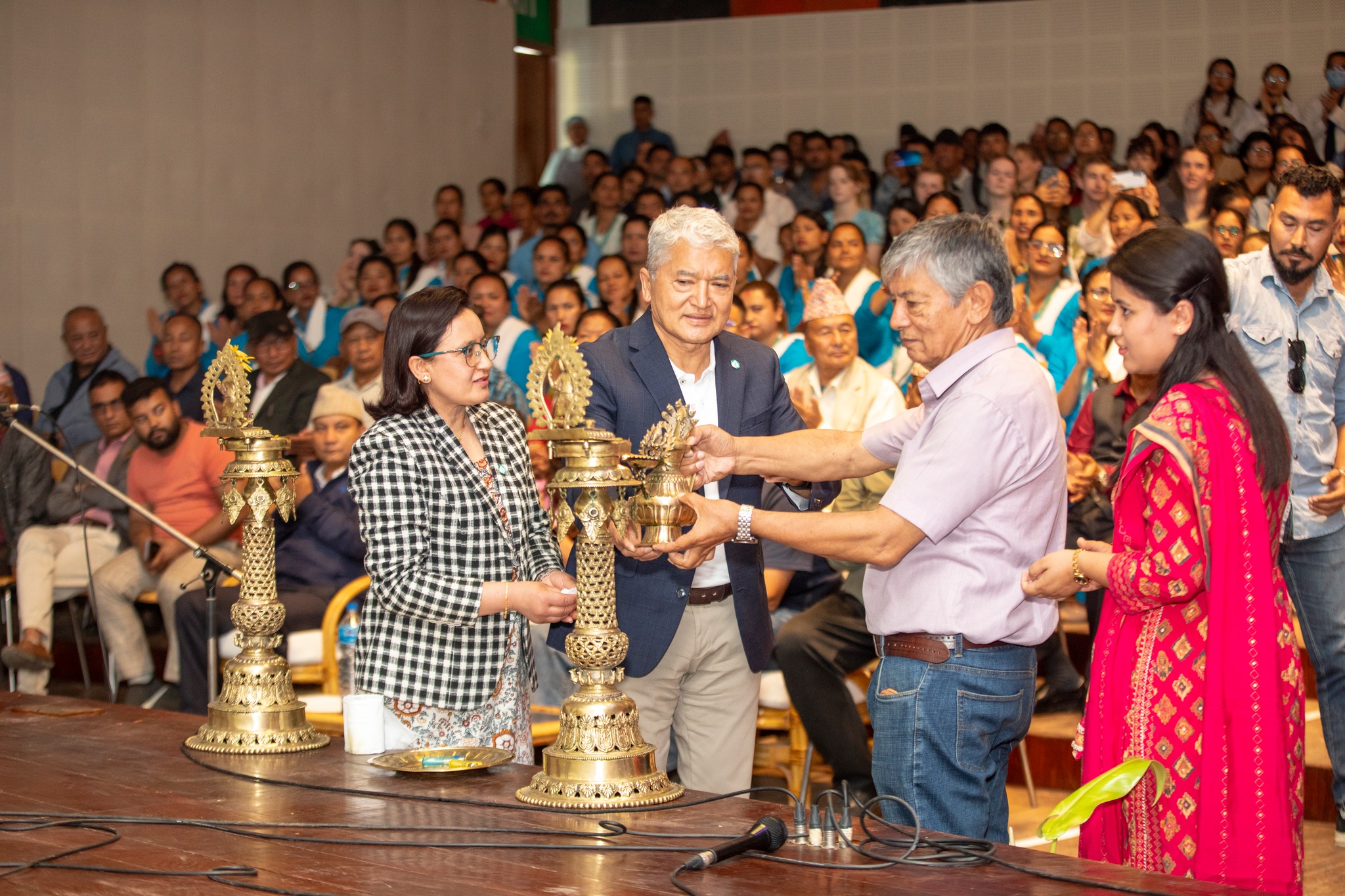 १८ वटा ‘आउटरिच’ मार्फत दूरदराजमा धाइरहेको धुलिखेल अस्पतालले समुदायका अगुवासँगै खुशी बाँड्यो