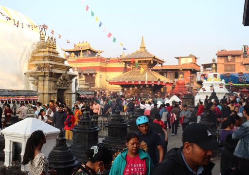 स्वयम्भूनाथ क्षेत्रमा बौद्धमार्गीको घुइँचो, बुद्धको अस्तुधातु दर्शनका लागि राखियो