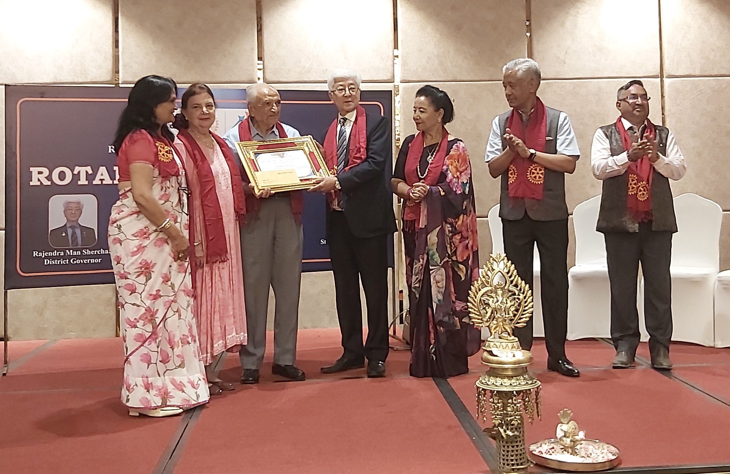 रोटरी ‘लाइफटाइम एचिभमेन्ट अवार्ड’बाट पत्रकार कोइराला पुरस्कृत
