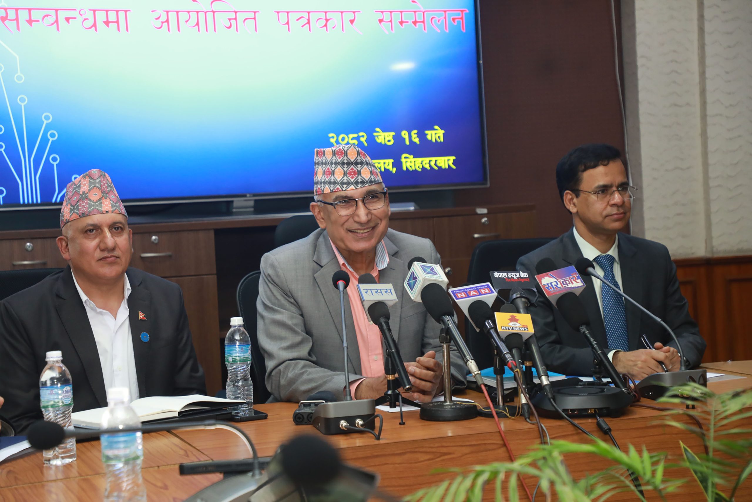 बजेट कार्यान्वयन आजैदेखि सुरु हुन्छः अर्थमन्त्री पौडेल