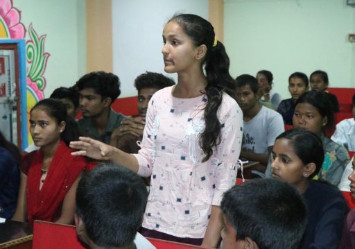 मेयरलाई विद्यार्थीको प्रश्न– हामी कहिलेसम्म अर्को पालिकाको विद्यालयमा पढ्न जाने ?
