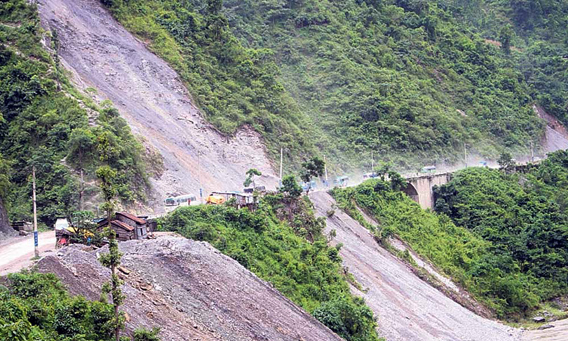 वर्षामा समस्यारहित बनाउने प्रयासमा नारायणगढ–मुग्लिन सडकखण्ड