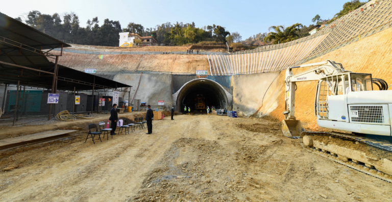 नागढुङ्गा सुरूङमार्ग आगामी पुसभित्र सञ्चालनमा ल्याइने