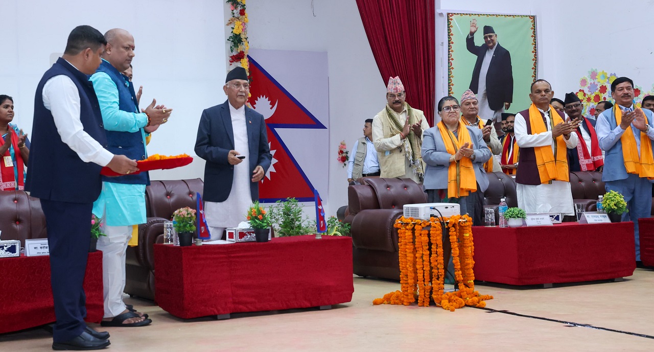 सुनकोशी मरिन डाइभर्सन परियोजना समयमा सम्पन्न नभए ठेक्का तोडिनेछः प्रधानमन्त्री ओली