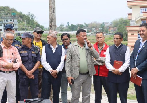 संघ सरकारले ठेक्का लगाएको ११ वर्षसम्म भक्तपुर–नगरकोट सडक स्तरोन्नति नभएपछि नगरपालिका आफैंले गर्दै