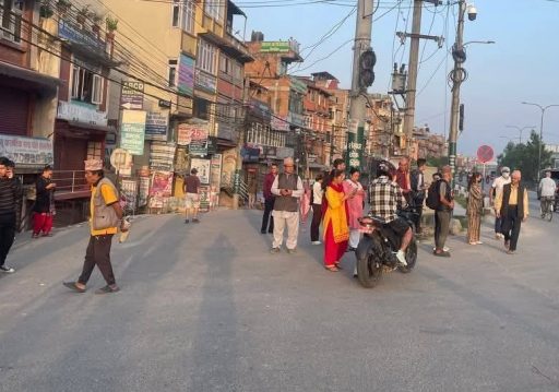 आजदेखि देशभर सार्वजनिक यातायात अनिश्चितकालीन बन्द, बस स्टपहरुमा यात्रुहरु प्रतिक्षारत