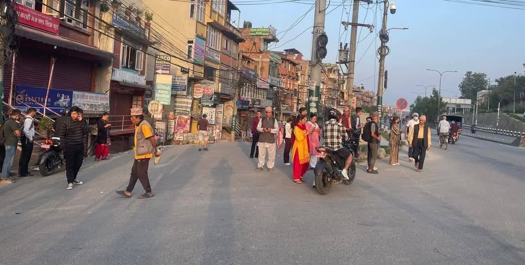 आजदेखि देशभर सार्वजनिक यातायात अनिश्चितकालीन बन्द, बस स्टपहरुमा यात्रुहरु प्रतिक्षारत