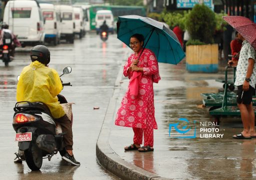 ठाउँ ठाउँमा वर्षाः तापक्रम क्रमशः घट्दै