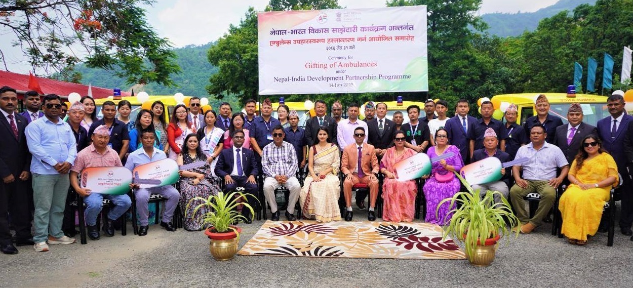 भारत सरकारद्वारा नेपालका स्वास्थ्य संस्थालाई ४० एम्बुलेन्स प्रदान