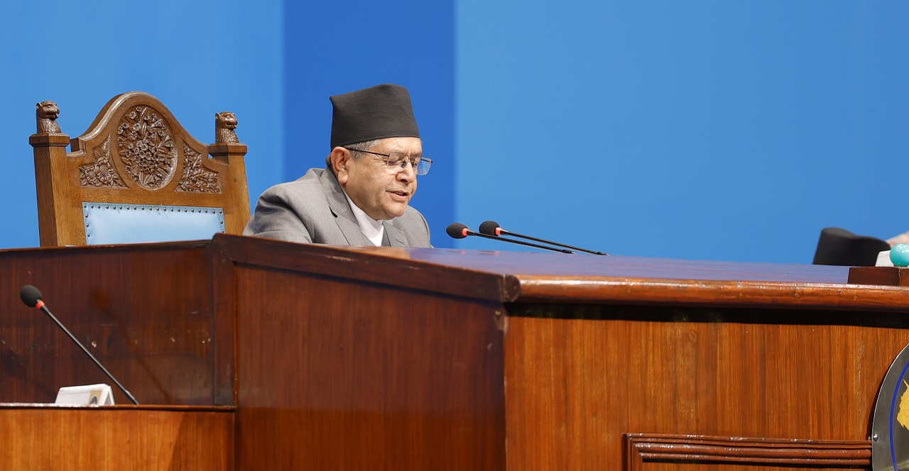 पूर्व प्रधानमन्त्री तथा सांसद नेपालको सांसद पद निलम्बनसम्बन्धी जानकारी संसदमा