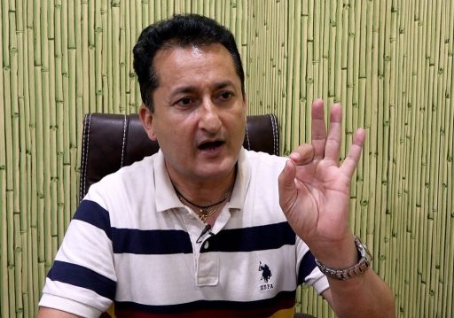 रातो नम्बर प्लेटका सवारीलाई यात्रु ओसारपसार गर्न दिएकोमा कालो नम्बर प्लेटकाे आपत्ति