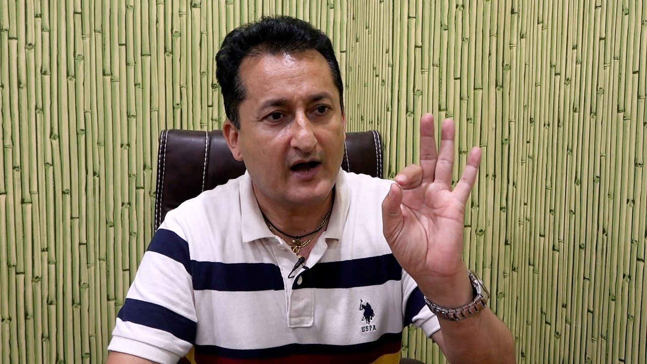 रातो नम्बर प्लेटका सवारीलाई यात्रु ओसारपसार गर्न दिएकोमा कालो नम्बर प्लेटकाे आपत्ति