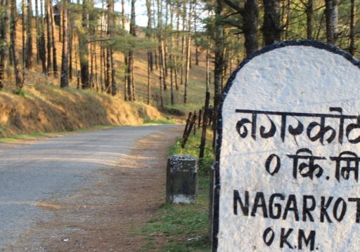 संघ सरकारले ठेक्का लगाएको ११ वर्षसम्म भक्तपुर–नगरकोट सडक स्तरोन्नति नभएपछि नगरपालिका आफैंले गर्दै