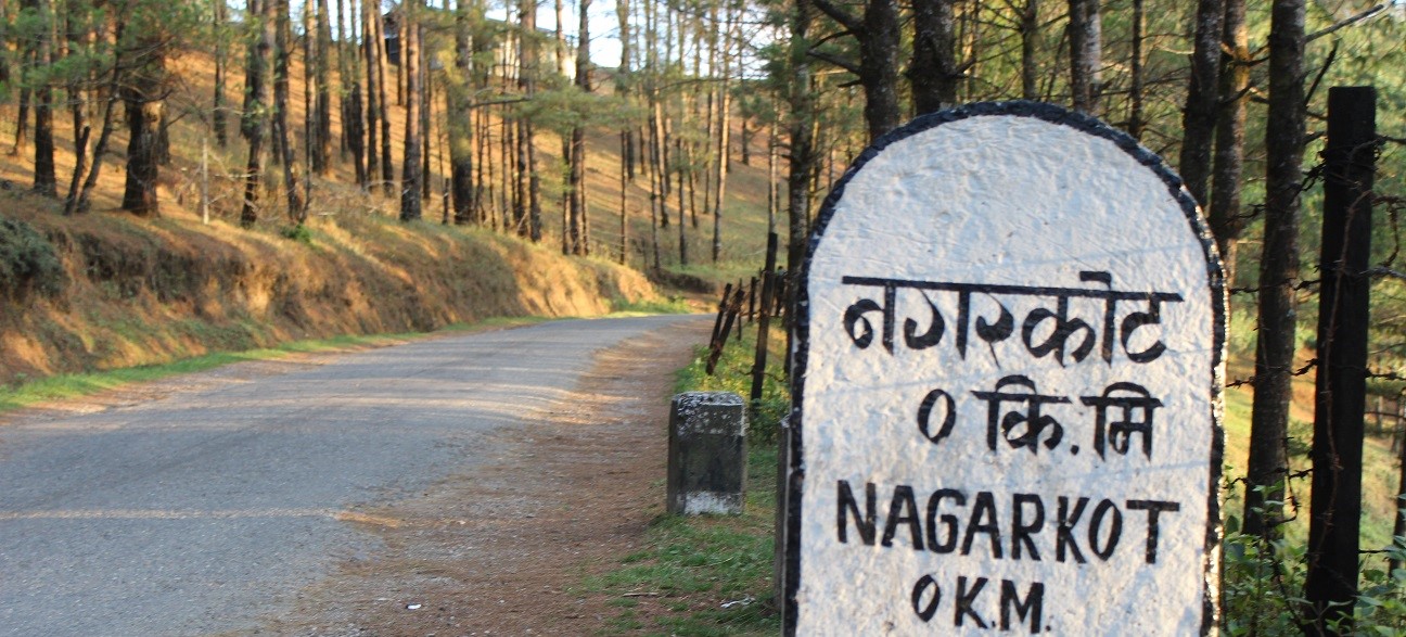 संघ सरकारले ठेक्का लगाएको ११ वर्षसम्म भक्तपुर–नगरकोट सडक स्तरोन्नति नभएपछि नगरपालिका आफैंले गर्दै