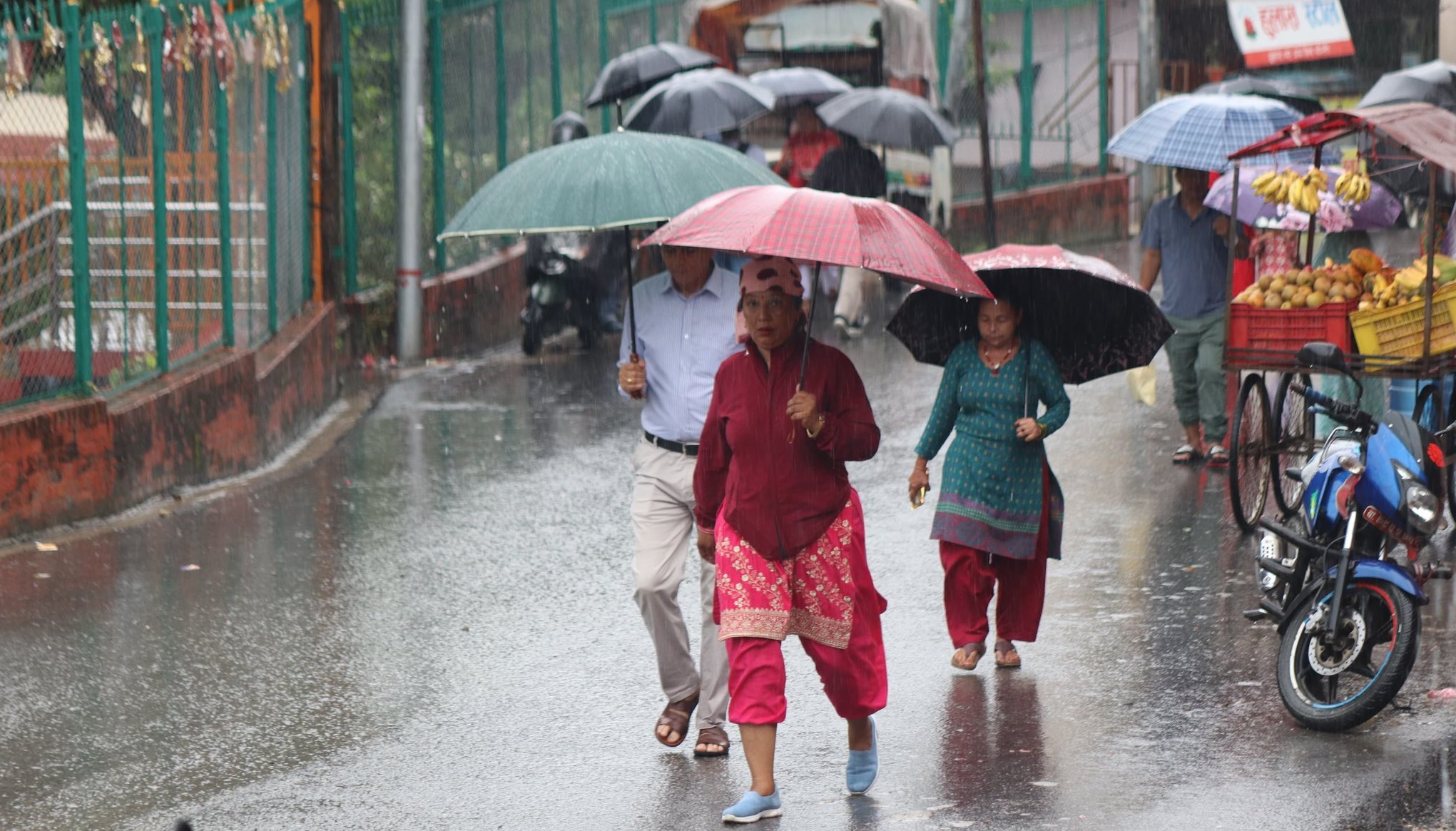 काठमाडौँसहित ठाउँठाउँमा वर्षा, तराईमा आज पनि परेन