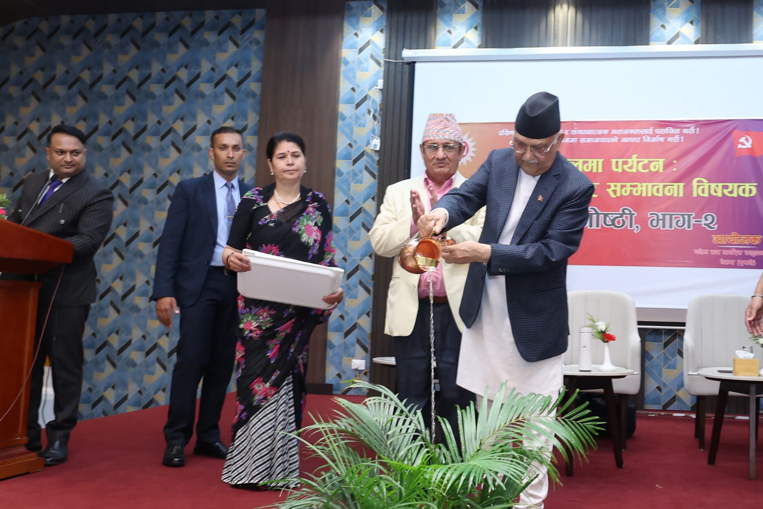 नेपालमा धेरैभन्दा धेरै विदेशी पर्यटक ल्याउन प्रभावकारी प्रचारप्रसार गर्न प्रधानमन्त्री ओलीको आग्रह