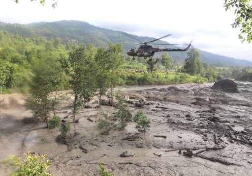 तीन प्रहरीसहित १८ जना बेपत्ता, उद्धारका लागि हेलिकोप्टर घट्नास्थलमा