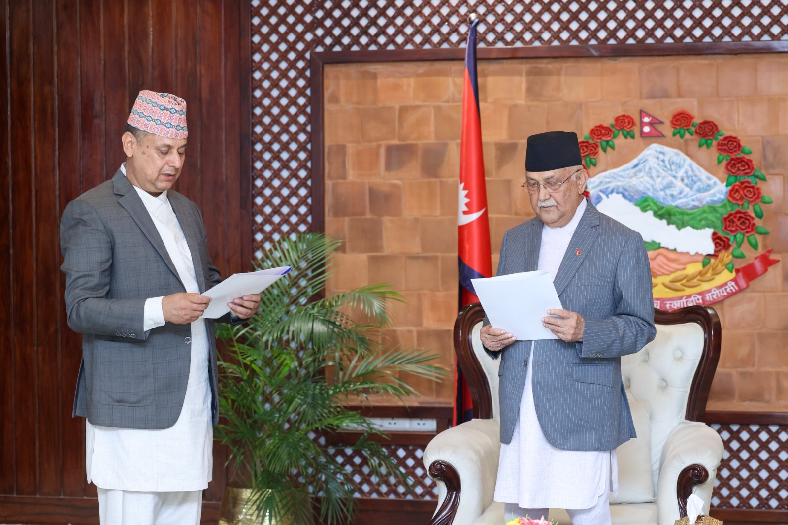 कुलपतिसमक्ष त्रिविका उपकुलपतिको सपथ