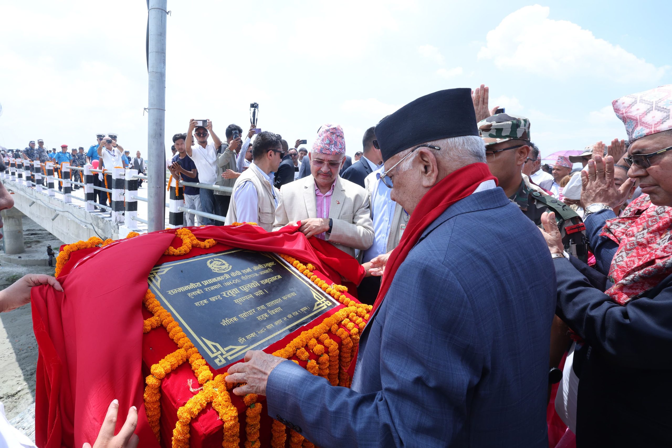 प्रधानमन्त्रीबाट हुलाकी राजमार्गको रतुवा पुल उद्घाटन