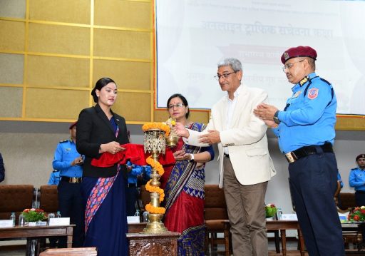 गृहमन्त्री लेखकद्वारा ट्राफिक सचेतना कक्षा शुभारम्भ