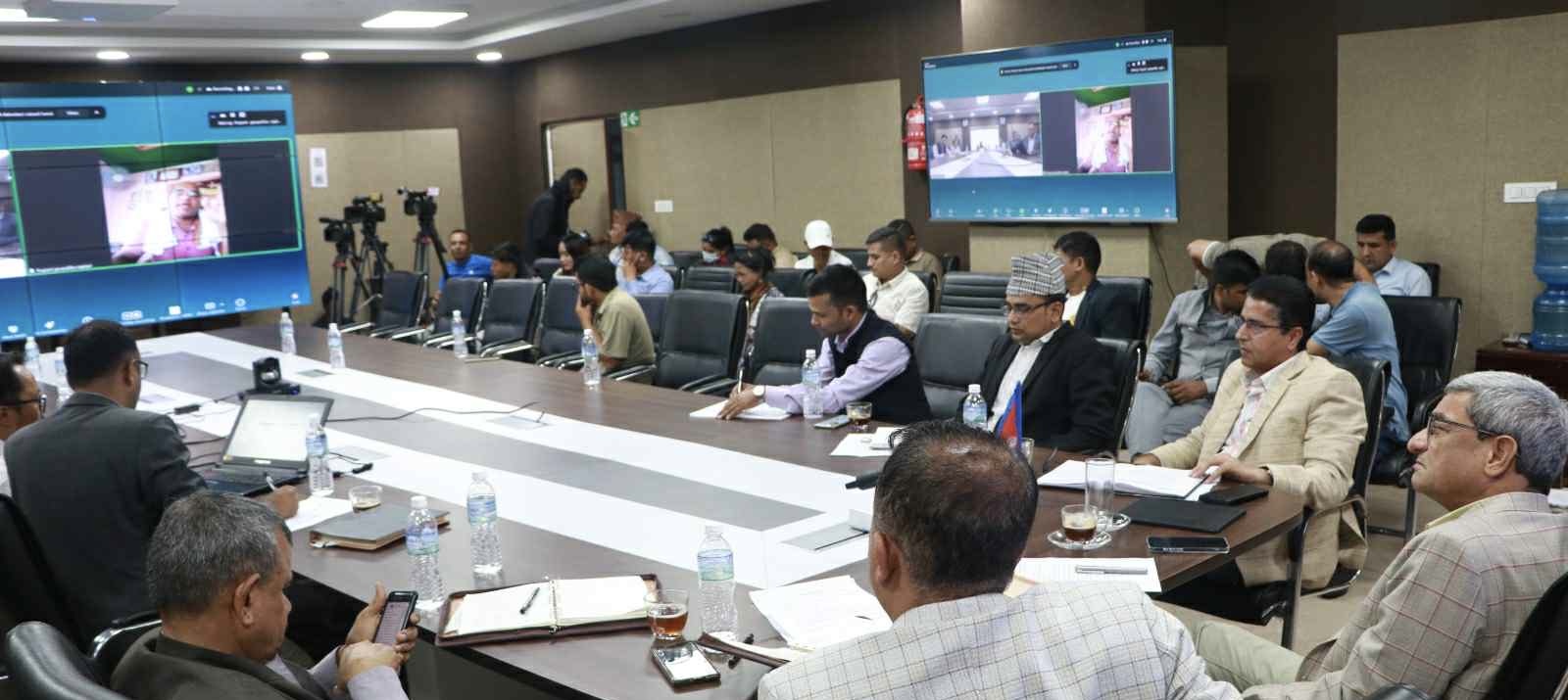 गृहमन्त्री लेखकद्वारा विपद् सङ्कटग्रस्त क्षेत्रका जनप्रतिनिधि र प्रमुख जिल्ला अधिकारीसँग छलफल