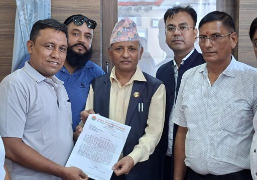 वार्षिक प्रगति समीक्षास्थलमा नै किसानले बुझाए कृषिमन्त्रीलाई ज्ञापनपत्र