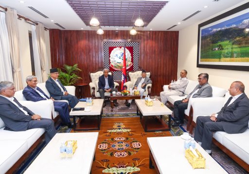 प्रधानमन्त्रीसहित तीन दलका शीर्ष नेताको छलफल