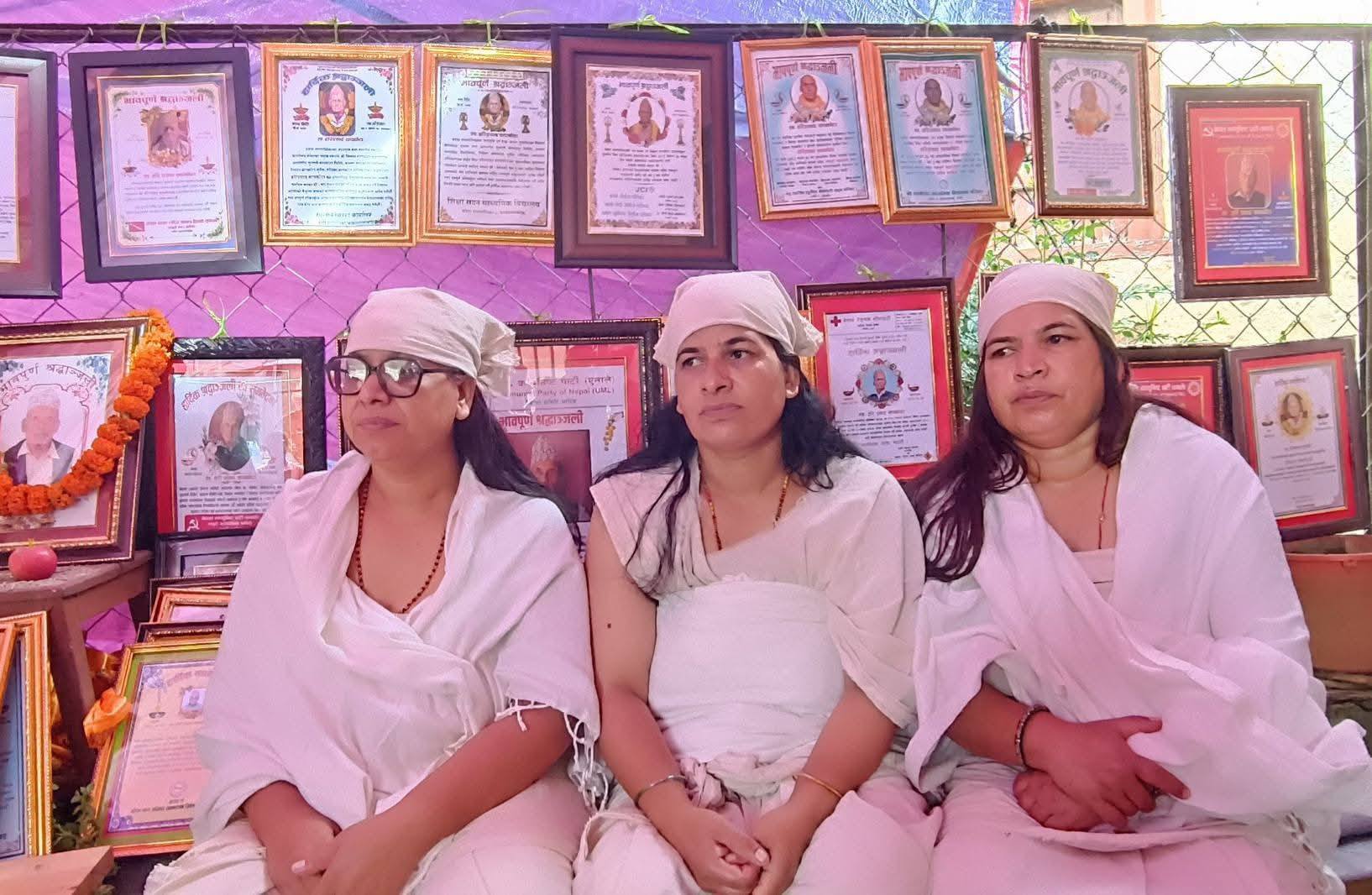 छोरीद्वारा बाबुको किरियाः समाजमा सङ्घर्ष, प्रधानमन्त्री र पूर्वराष्ट्रपतिद्वारा समवेदना