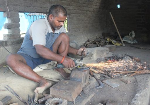 पुरानो आरनमा नयाँ चमक : शिवलाल लोहारको फलाम यात्रा