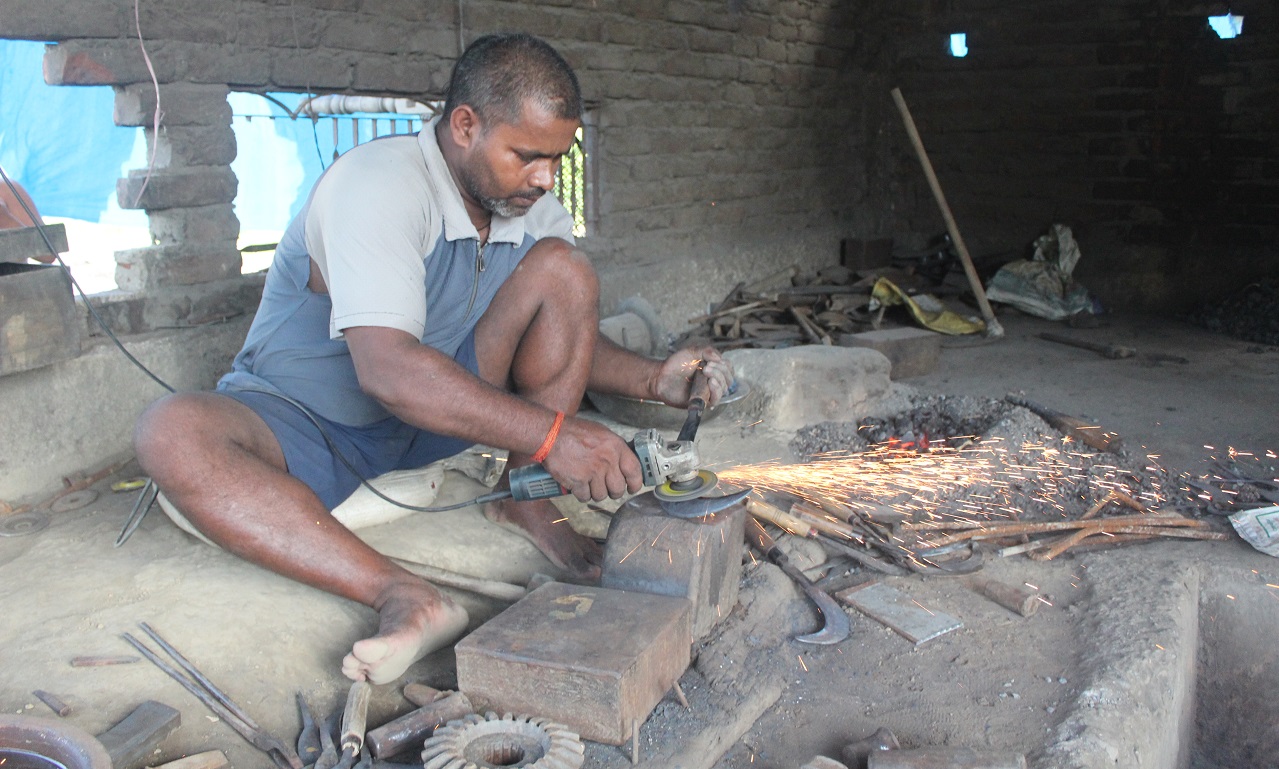 पुरानो आरनमा नयाँ चमक : शिवलाल लोहारको फलाम यात्रा