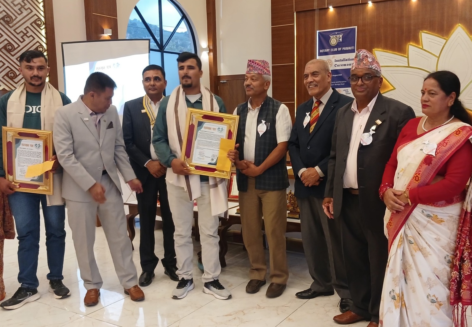 द्रोण–दुर्गा स्मृति रोटरी प्राबिधिक (पशु प्रजनन) सम्मानबाट उत्कृष्ट कृत्रिम गर्भाधानकर्ताहरु पुरस्कृत