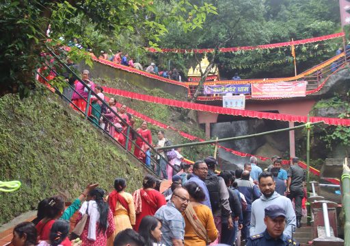 कागेश्वरीमा भक्तजनद्वारा पूजा आराधना
