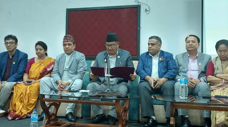 मुख्यमन्त्री बहादुरसिंह लामाले दिए राजीनामा