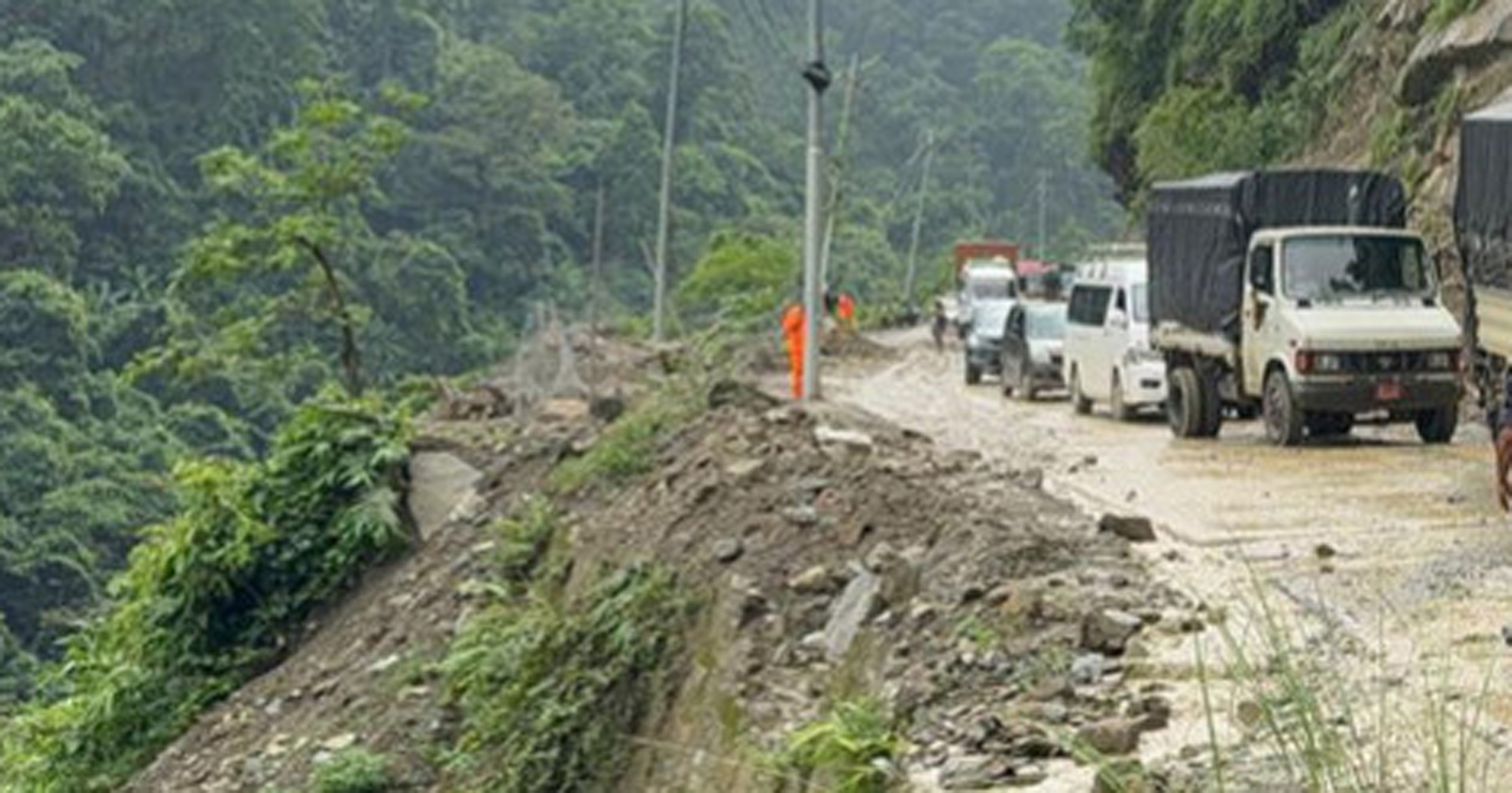 पहिराले अवरुद्ध सिद्धार्थ राजमार्ग एकतर्फी सञ्चालनमा