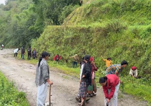 खोटाङको साकेलामा श्रमदान अभियान