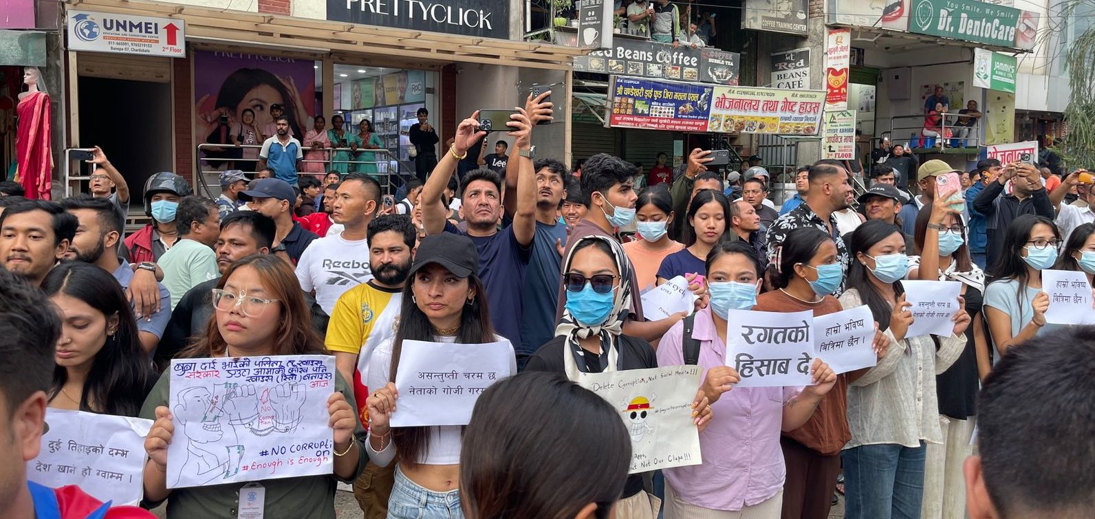 सरकार बिरोधि नारासहित काभ्रेमा जेनजीको प्रदर्शन