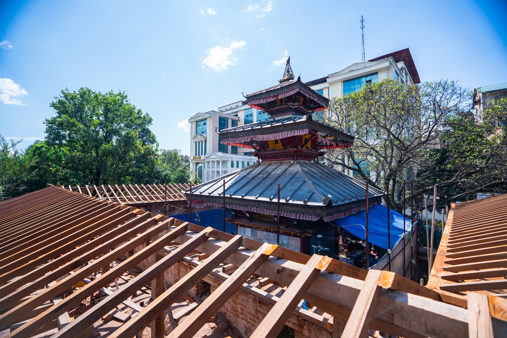 कसरी पुनःनिर्माण हुँदैछ राजकुमारी भृकुटीको कथासँग जोडिएको १३ सय बर्ष पुरानो महाँकाल मन्दिर?