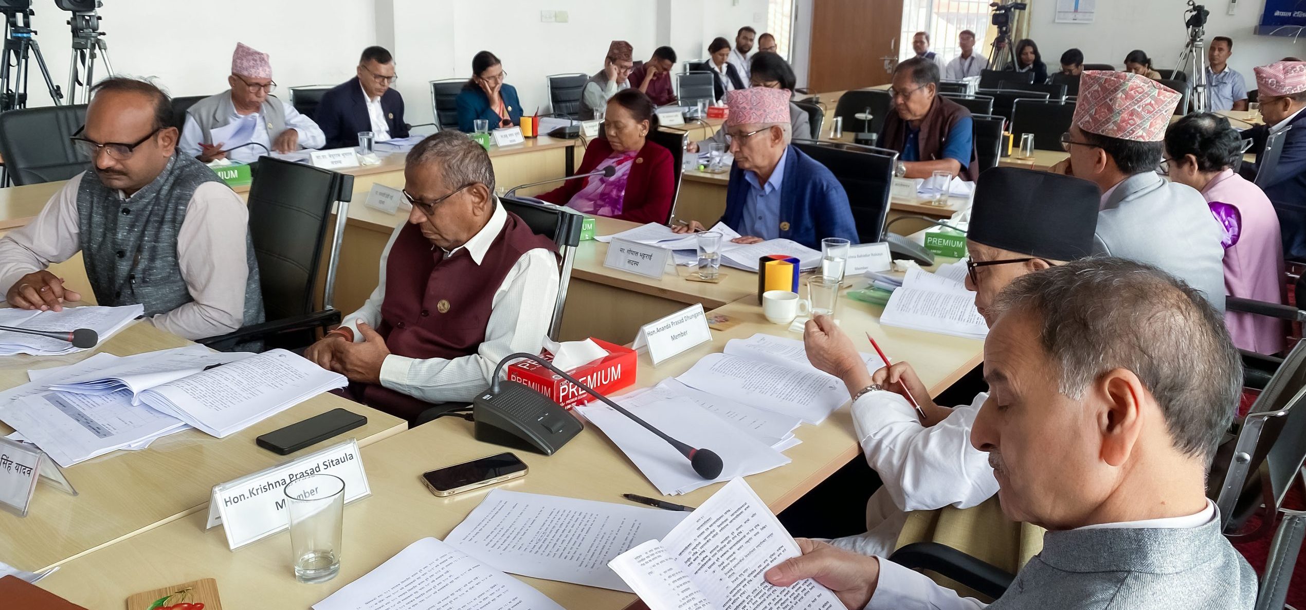 विधायन व्यवस्थापन समितिमा अनिवार्य अवकाशसम्बन्धी व्यवस्थामा सहमति