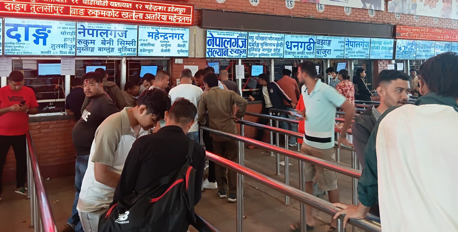 नयाँ बसपार्कमा यात्रुको घुइँचो बढ्दै