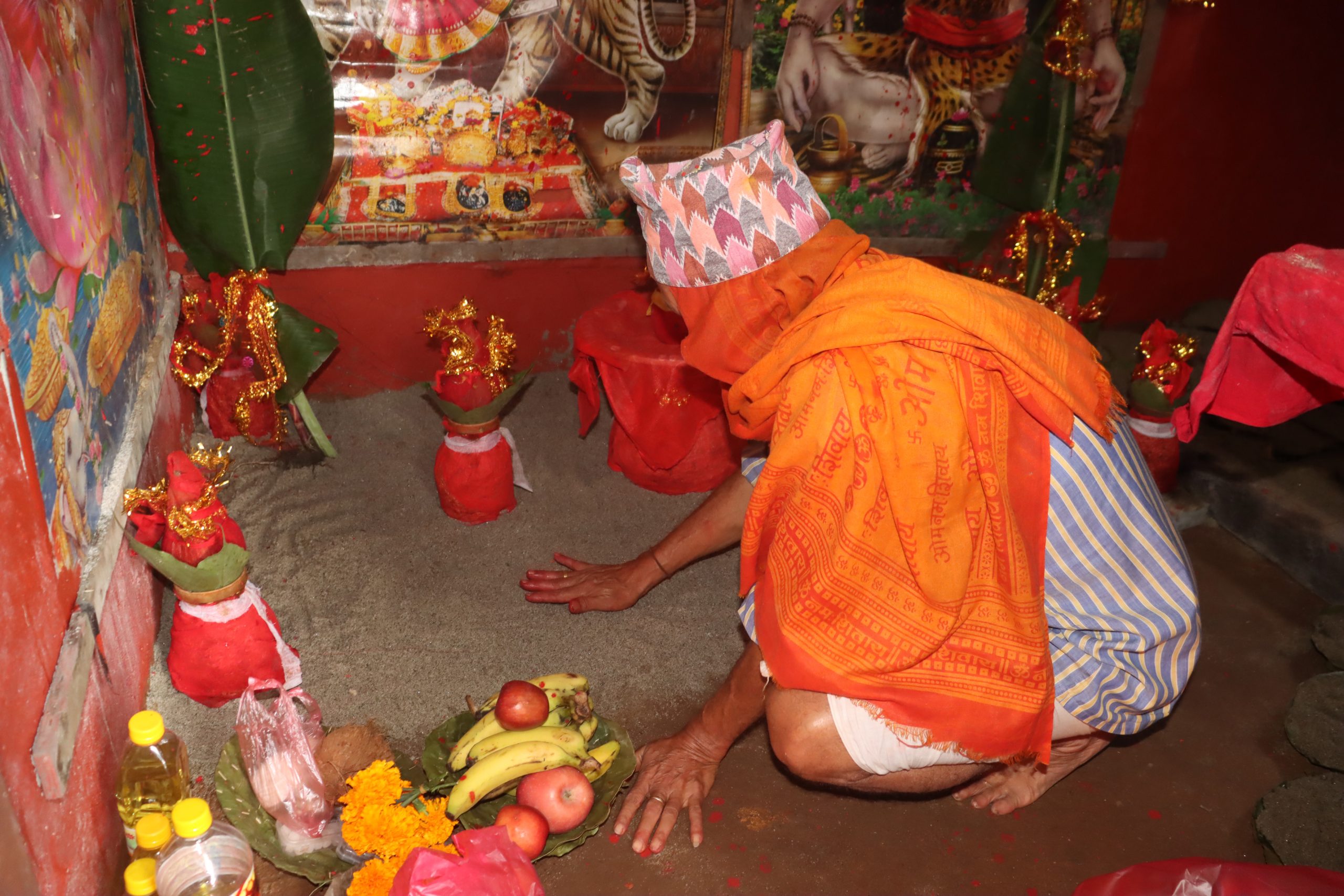 नवरात्रको पहिलो दिन गरियो शैलपुत्री देवीको पूजाआराधना