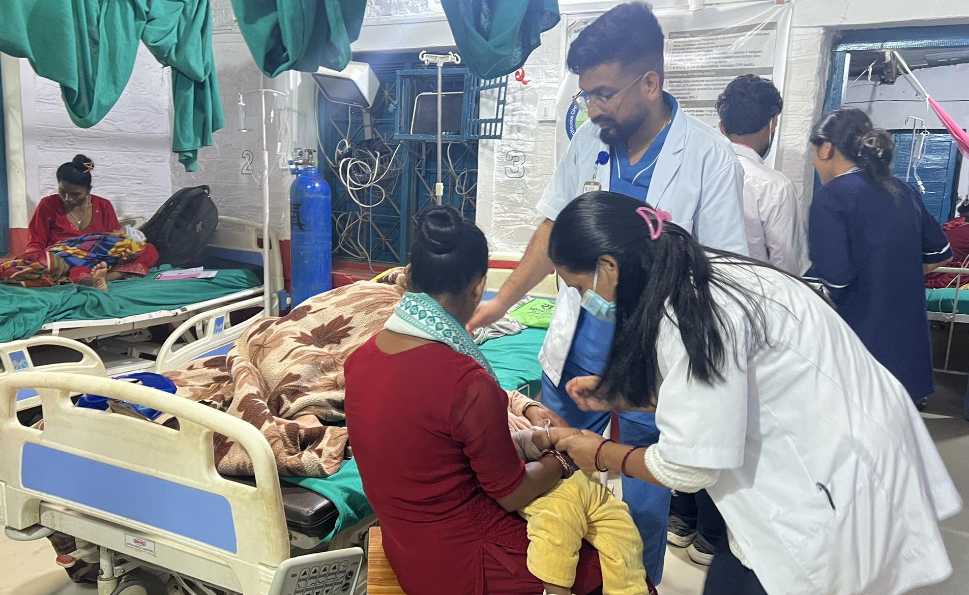 दैलेख अस्पतालमा बिरामीको बढ्दो चाप, उपचारमा समस्या