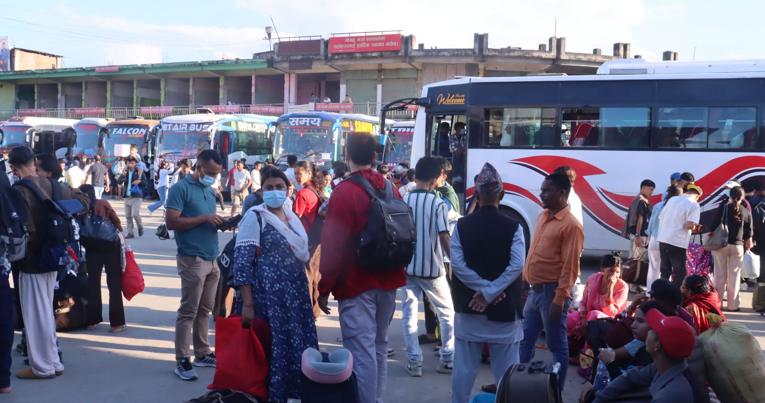 घटस्थापनापछि एक लाख ३८ हजार यात्रुले काठमाडौँ छाडे
