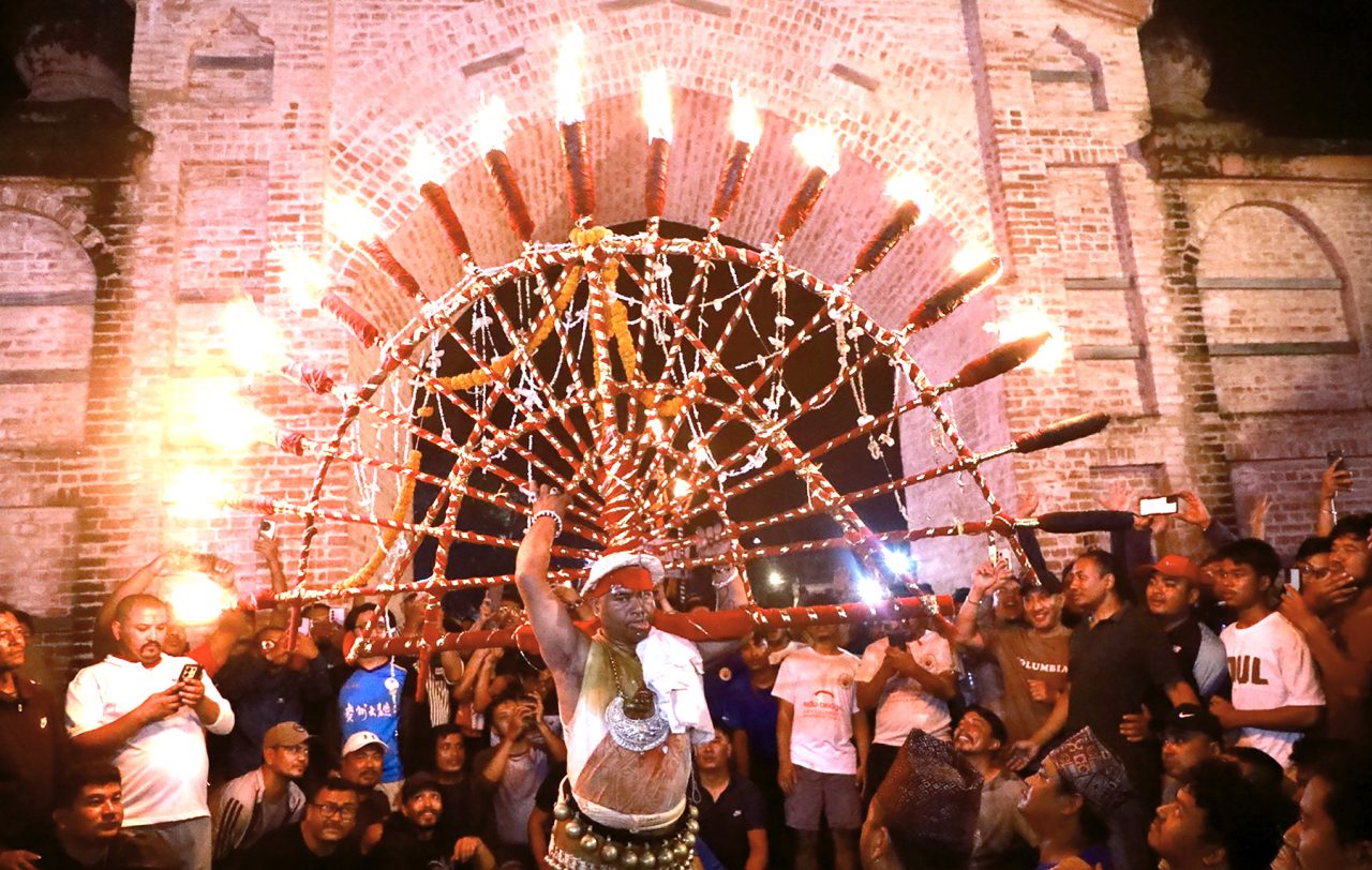 जिब्रो छेडेर महाद्वीप बोकी पार गरे ‘मध्यपुरथिमि–भक्तपुरसम्मको यात्रा’