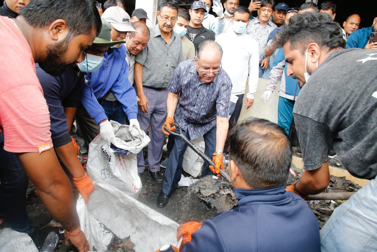 माओवादी केन्द्रका अध्यक्ष दाहालको सहभागितामा पार्टी कार्यालय सरसफाइ