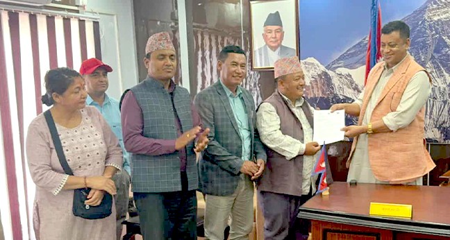 प्रदेश समन्वय परिषद् बैठकको माग गर्दै मुख्यमन्त्रीलाई ज्ञापन